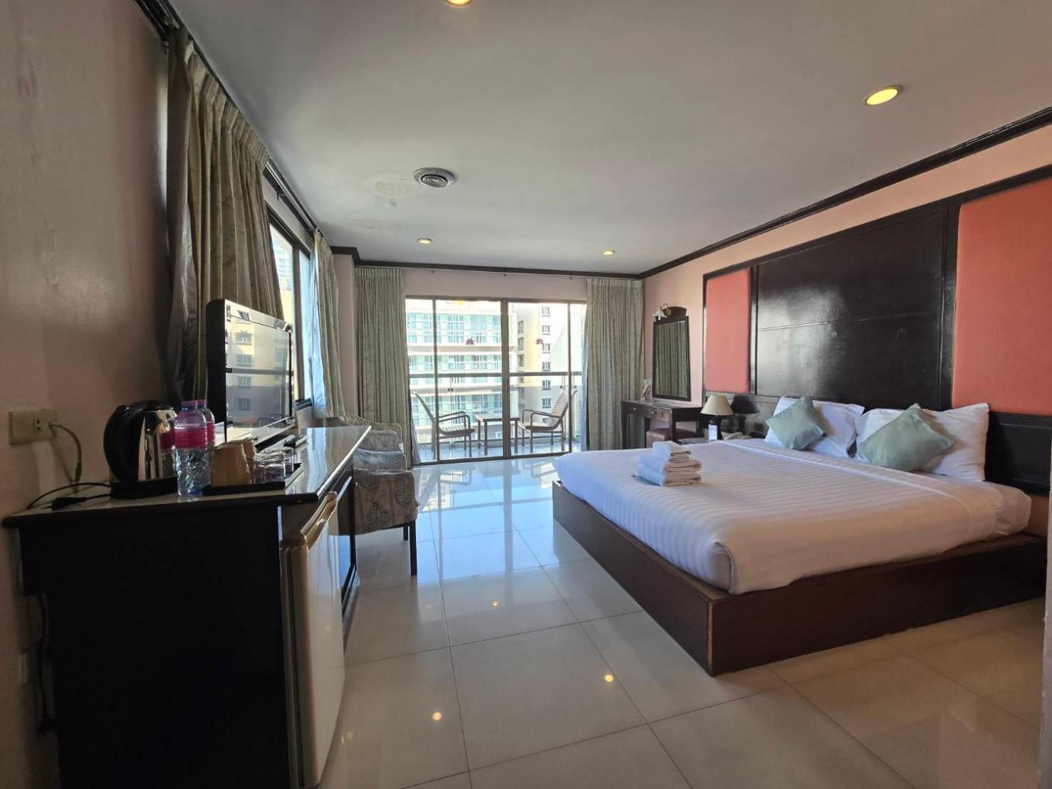 Mike Beach Resort Pattaya Εξωτερικό φωτογραφία