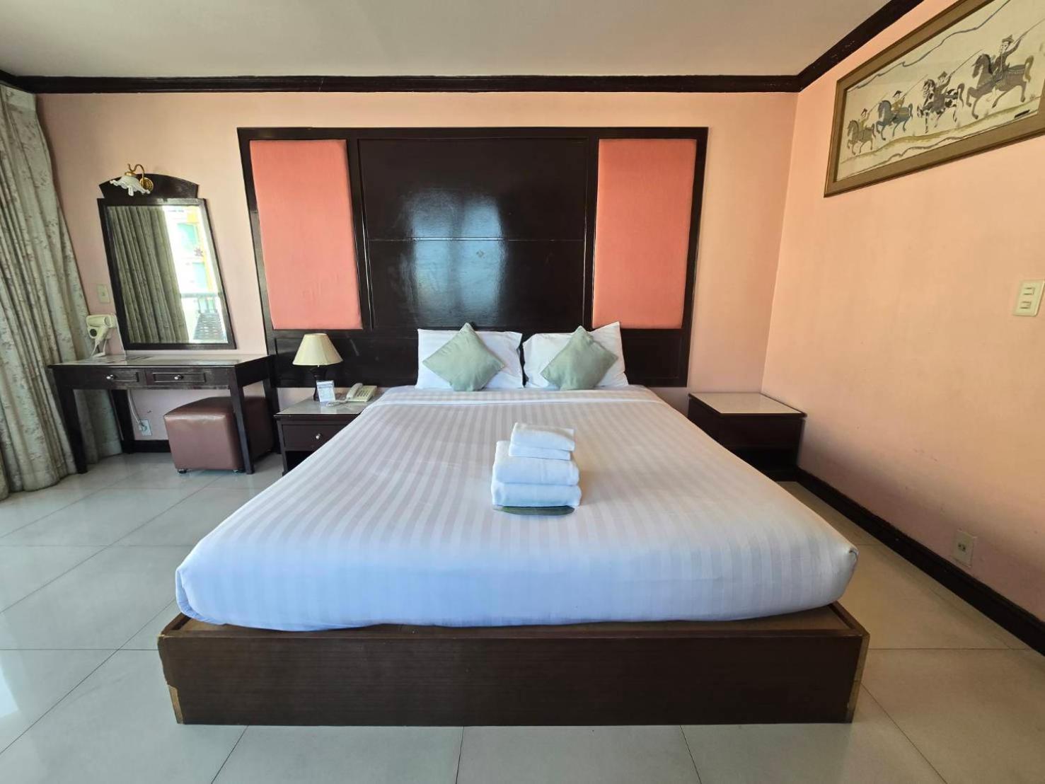 Mike Beach Resort Pattaya Εξωτερικό φωτογραφία